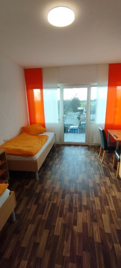 Gaststaette Zur Tribuene Aparthotel Pfungstadt Kültér fotó