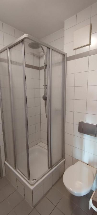 Gaststaette Zur Tribuene Aparthotel Pfungstadt Kültér fotó